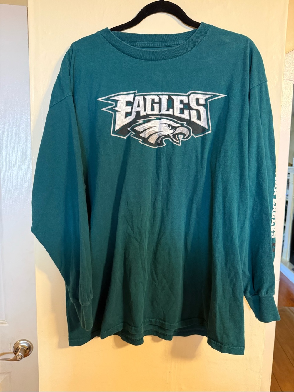 Eagles xl top long sleeve